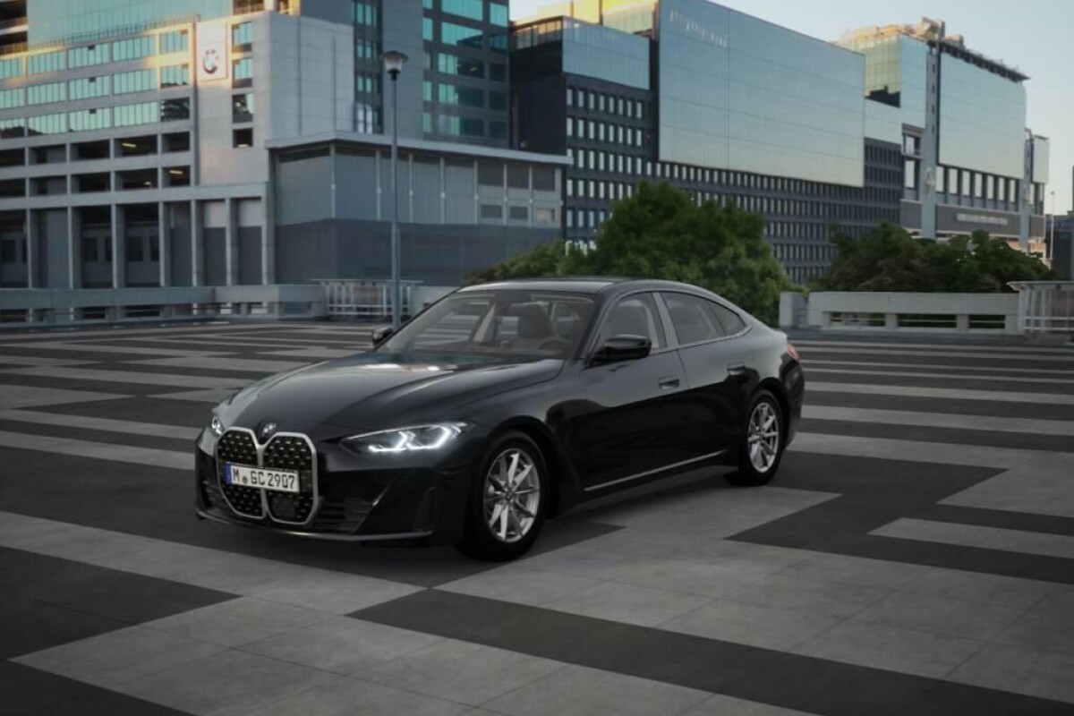 Używany BMW Seria 4 2023  Czarny