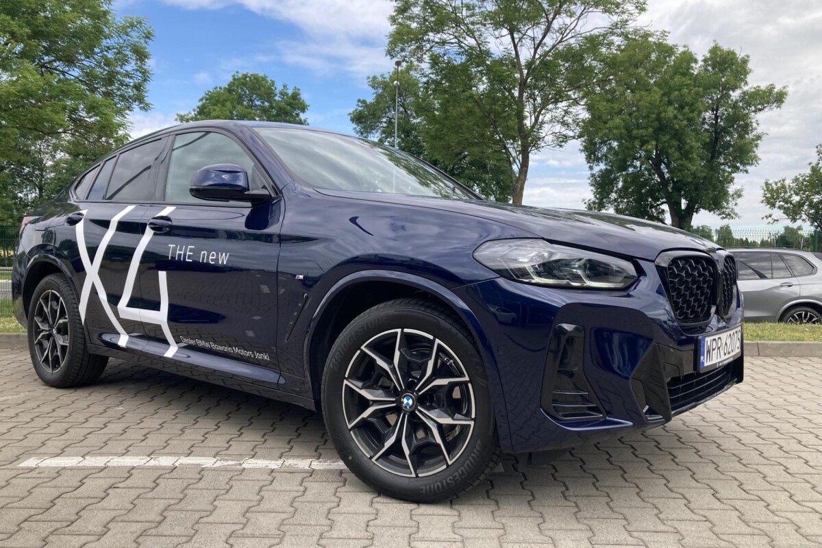 Używany BMW X4 2023 G02 Granatowy