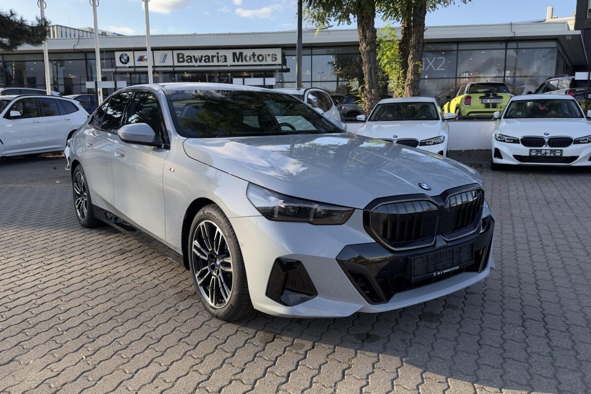Używany BMW Seria 5 2024 G60 Szary