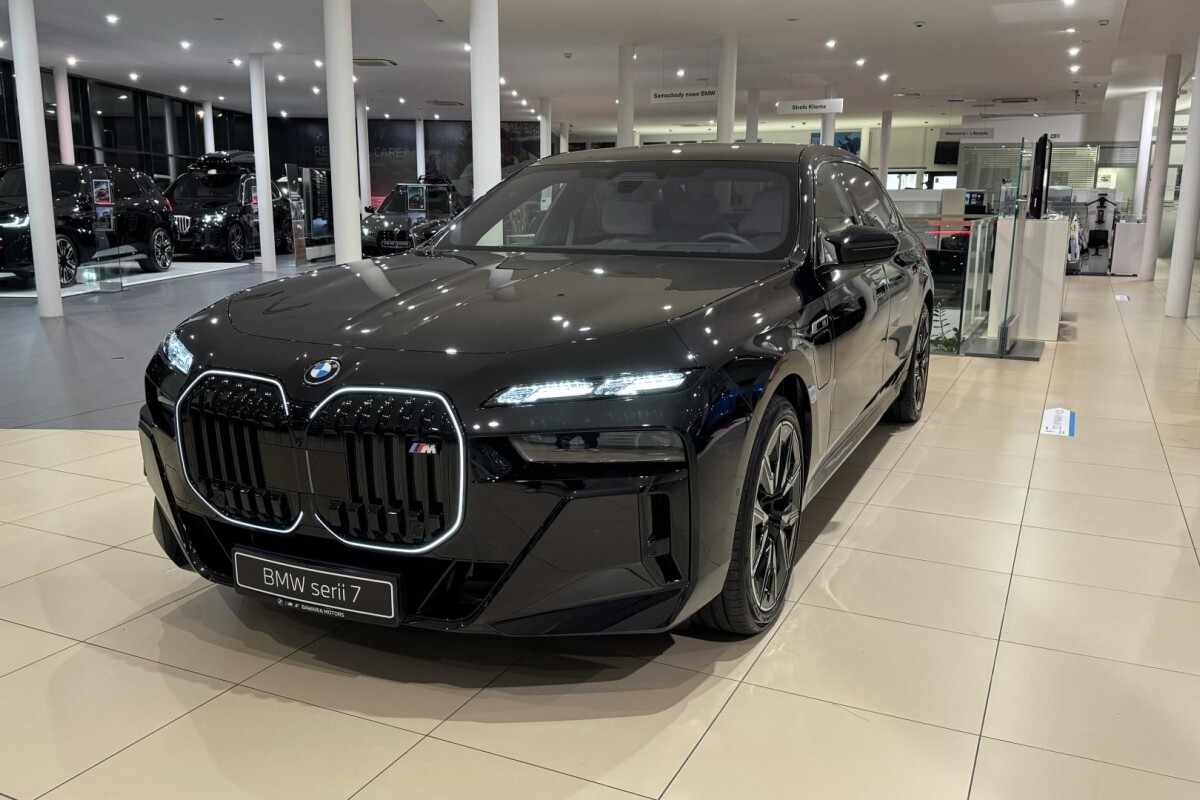 Używany BMW Seria 7 2024 G70 Czarny