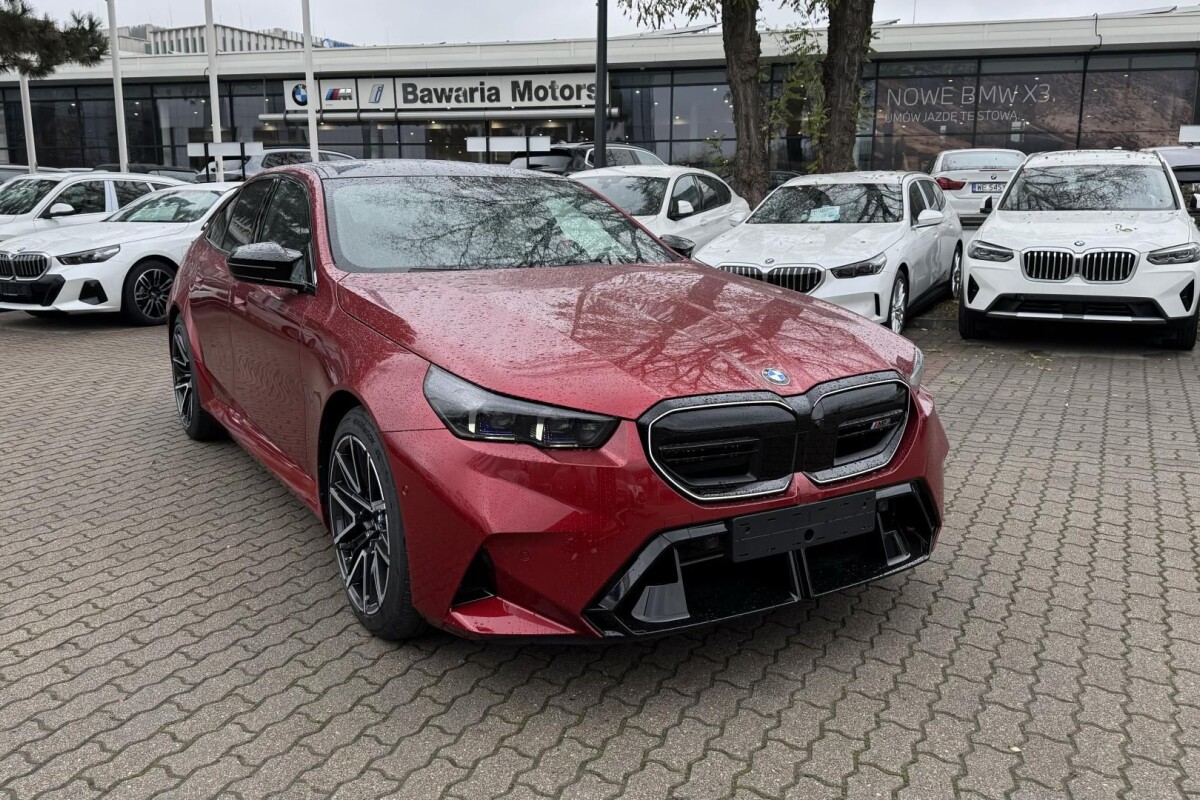 Używany BMW M5 2024  Czerwony