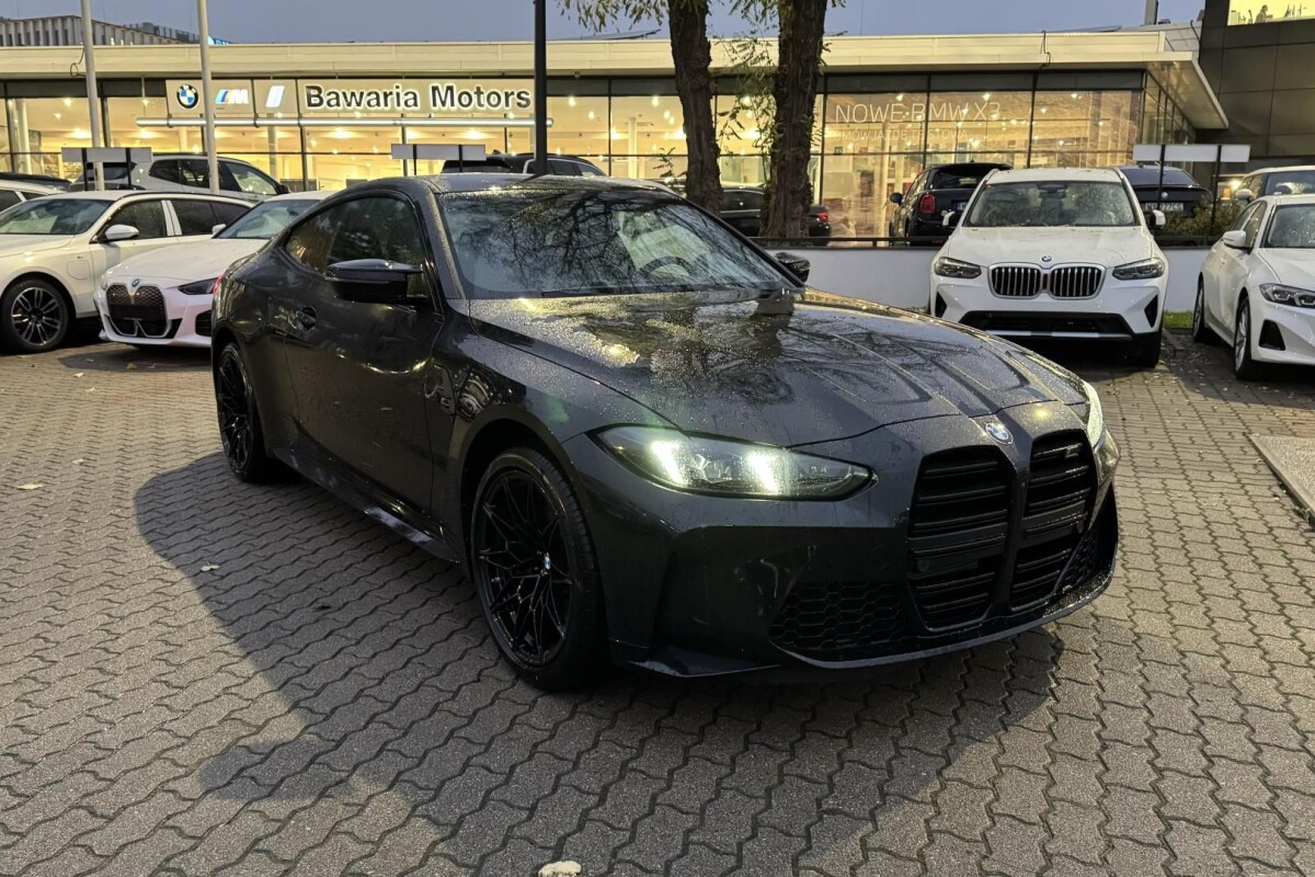 Używany BMW M4 2024  Czarny