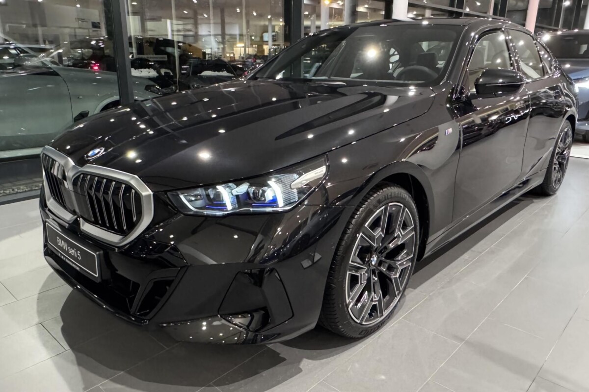 Używany BMW Seria 5 2024 G60 Czarny