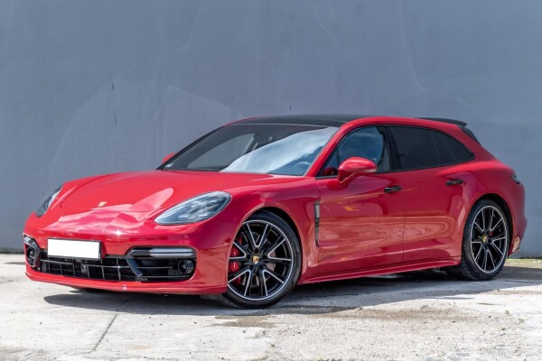 Używany Porsche Panamera 2018  Czerwony