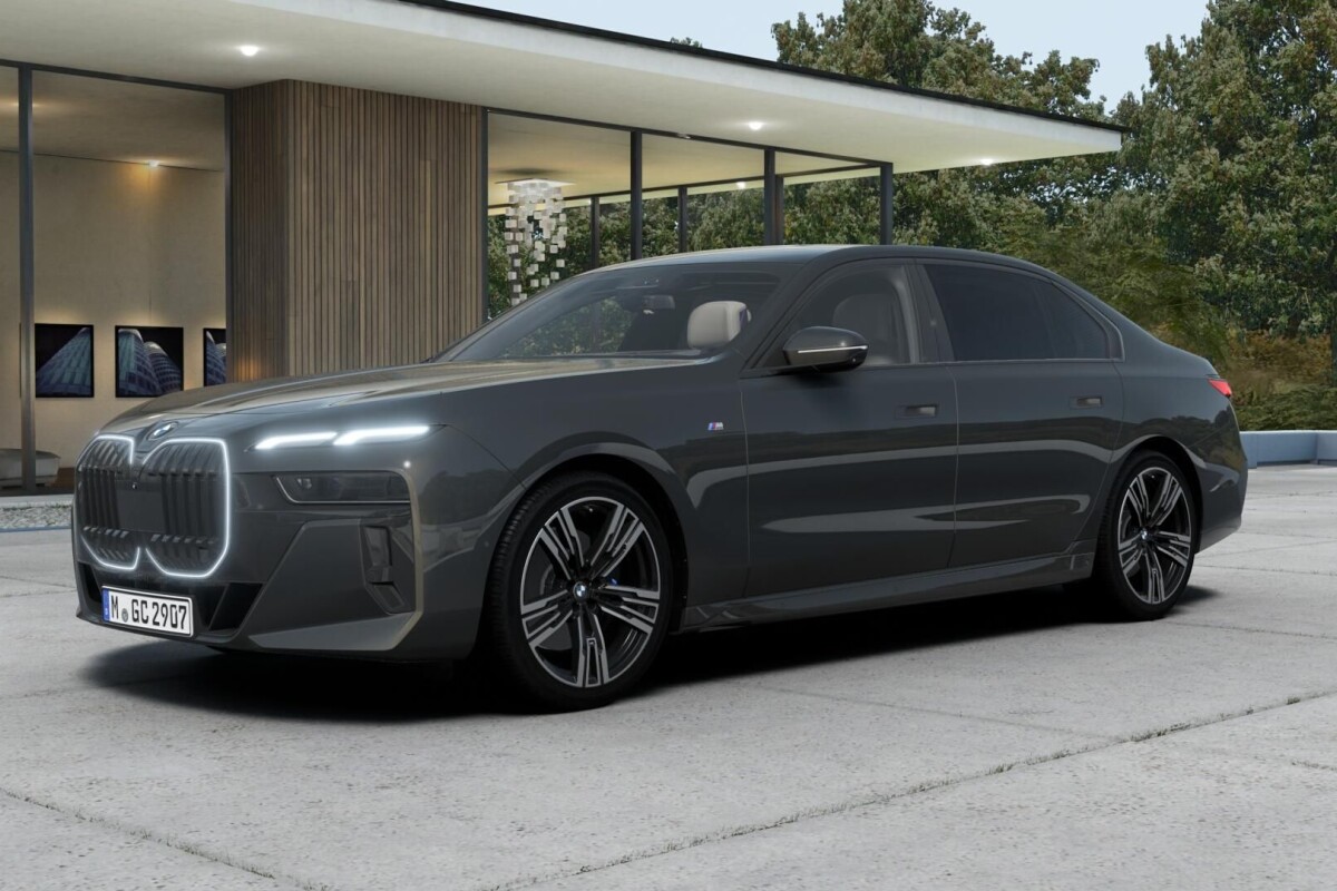 Używany BMW Seria 7 2023 G70 Szary