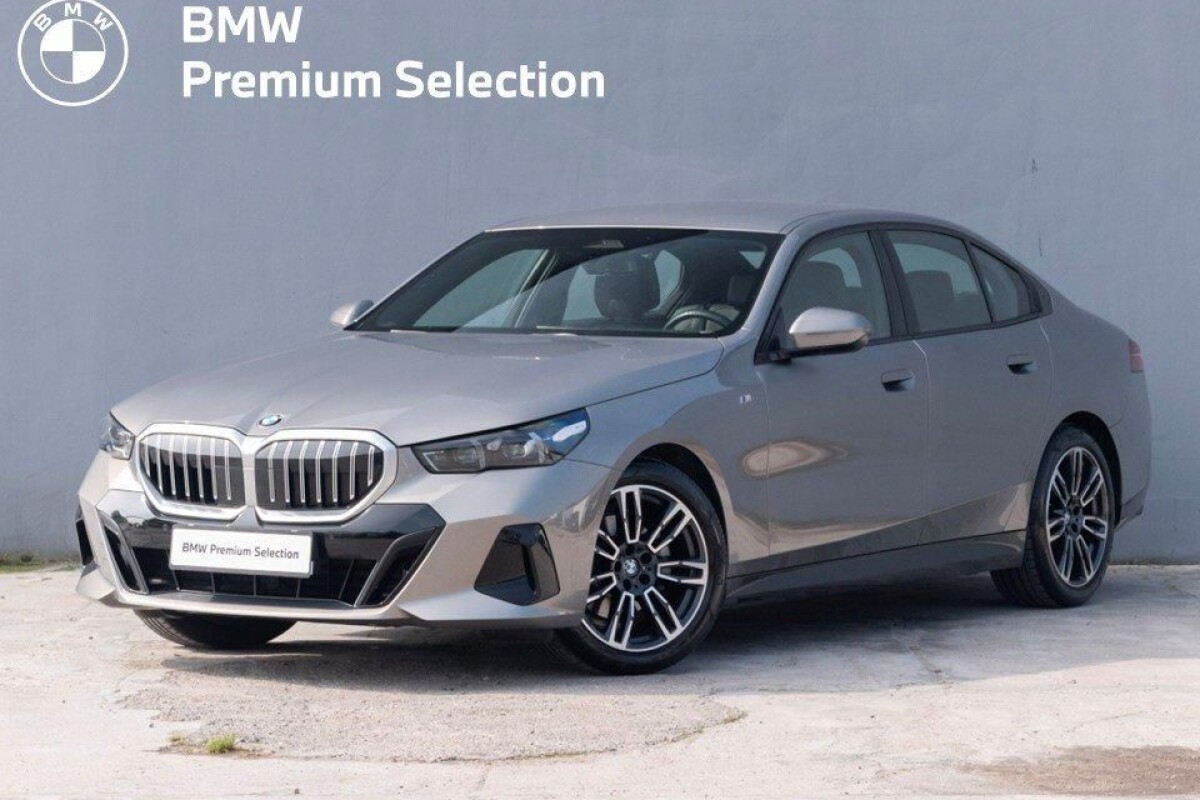 Używany BMW Seria 5 2024 G60 Szary