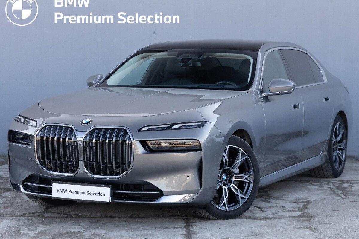 Używany BMW Seria 7 2023 G70 Szary