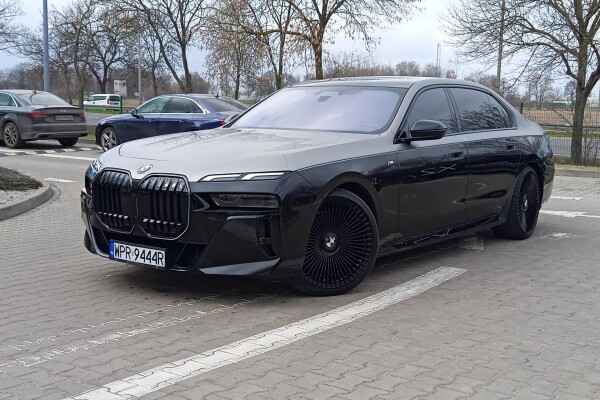 Samochód używany BMW Seria 7 2025 G70 Czarny