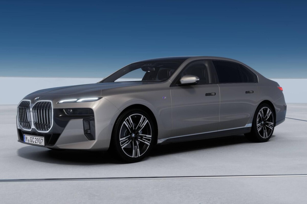 Używany BMW Seria 7 2025 G70 Szary