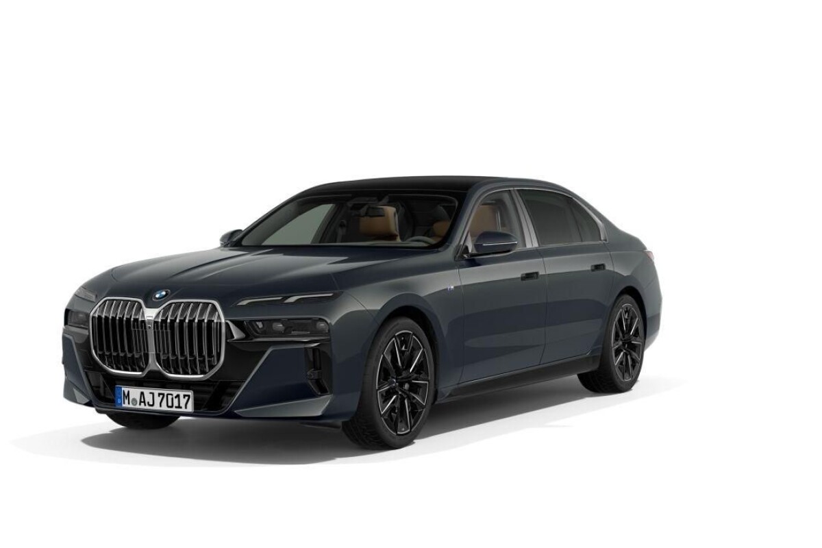 Używany BMW Seria 7 2025 G70 Czarny
