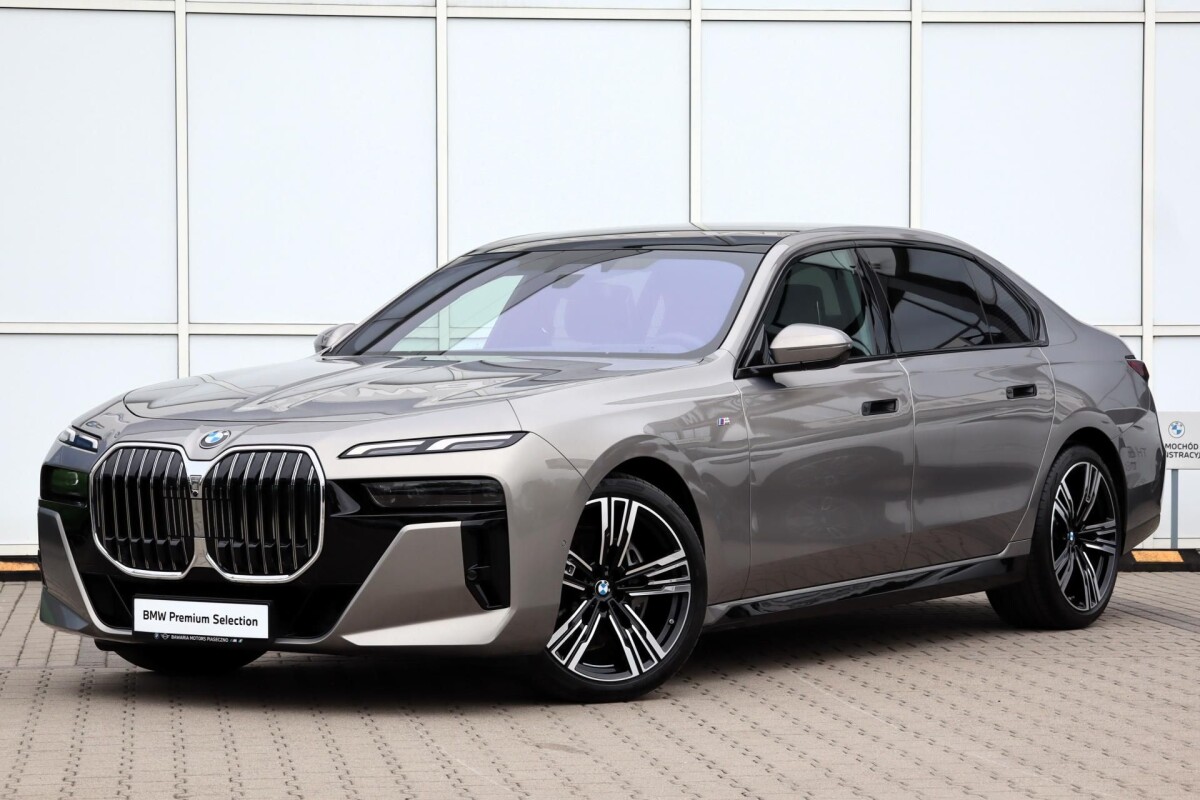 Używany BMW Seria 7 2025 G70 Szary